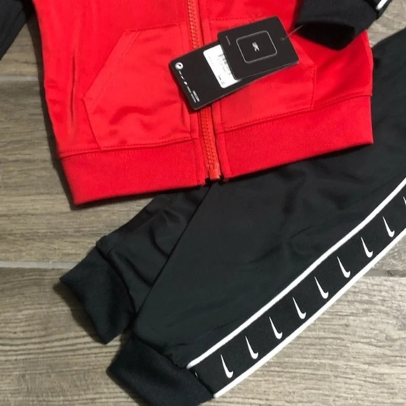 Nike toddler jogger set w/ jacket red-black NWT activewear sportswear streetwear - Picture 4 of 5